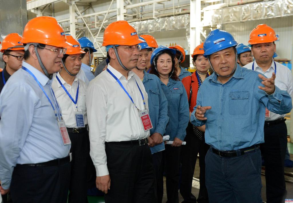 工信部部长苗圩到db电竞调研 指出：db电竞制造业服务化工作思路好 定位准